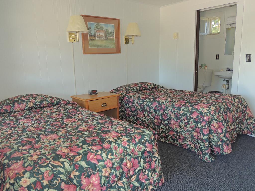 Phil And Anns Sunset Motel ชาร์ลสทาวน์ ภายนอก รูปภาพ